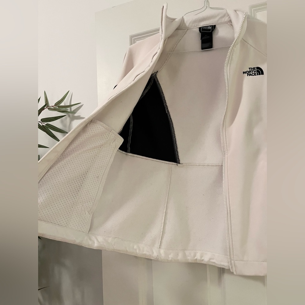 North Face White Lightweight Lined Shell Jacket. … - image 8
